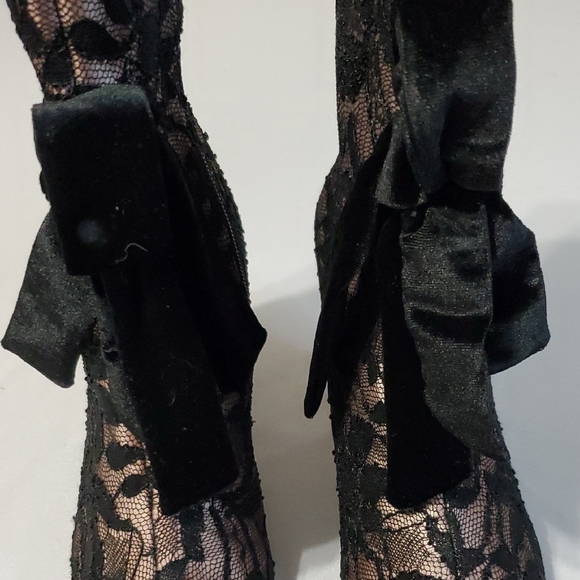 Joyfolie NWOT Black and Tan Lace Heeled Velvet Bow Candence Boots Sz 8 *flaw - Picture 5 of 10